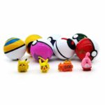 Lot de 12 PokeÌballs avec figurines PokeÌmon figurines