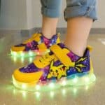 Chaussures PokeÌmon Lumineuses devant